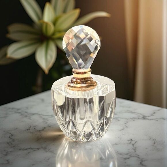 Perfume Bottle – Vintage Oleg Cassini Crystal Prism Stopper Vanity Bottle - Picture 5 of 5